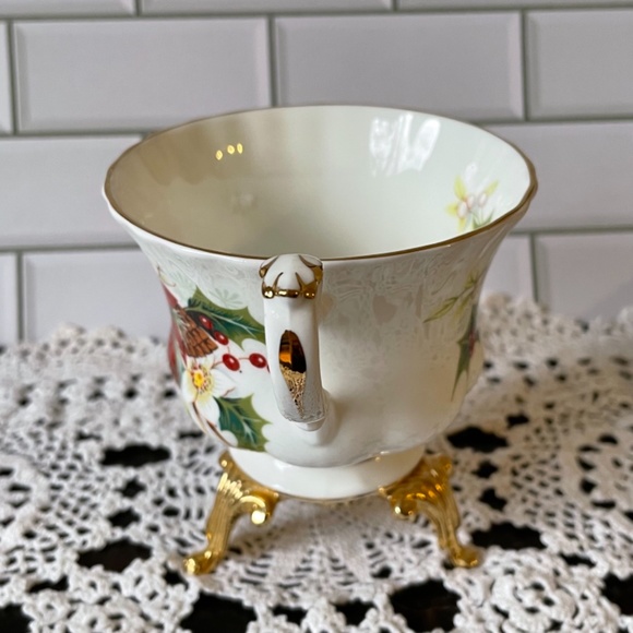 Royal Albert Poinsettia saucer and tea cup. Bone China made in England. - Picture 8 of 12